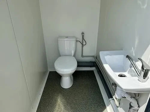 Sanitärcontainer mit 3 Kabinen (Ref: S2107)